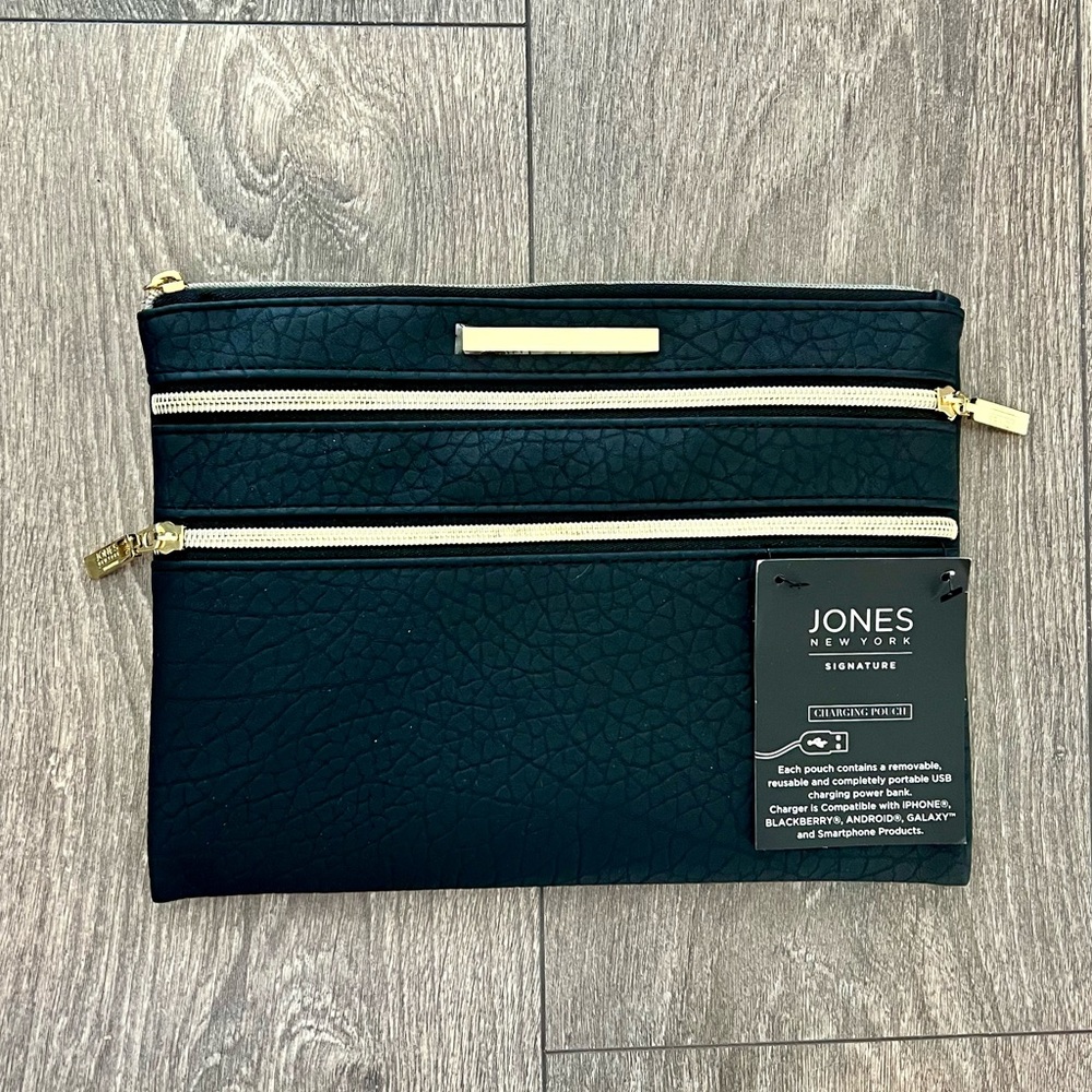 Jones New York Signature Charging Pouch. NWT